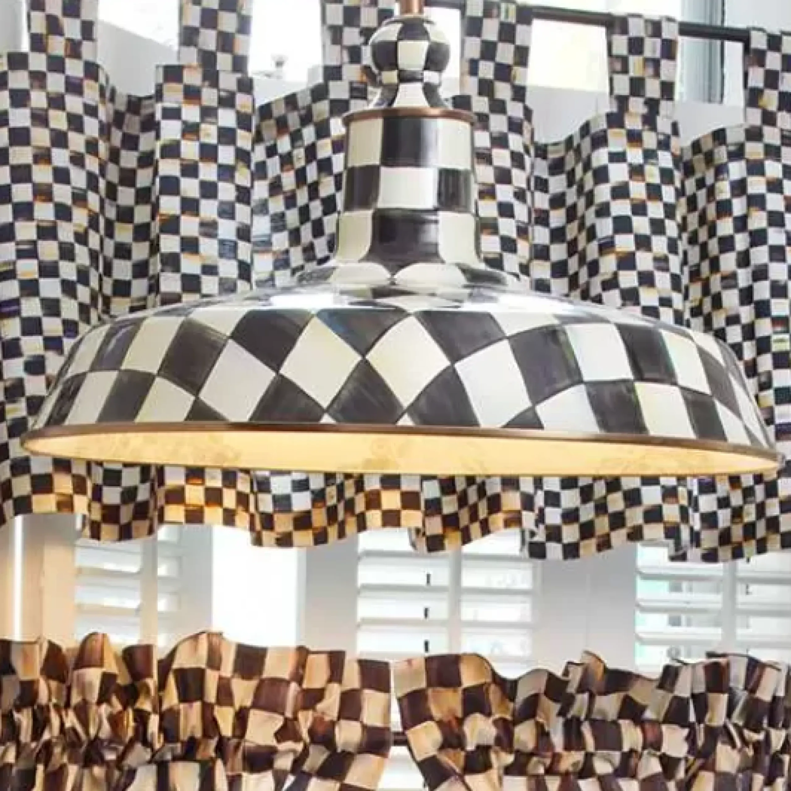 MacKenzie-Childs Courtly Check 18 Barn Pendant Lamp< Lighting