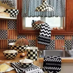 MacKenzie-Childs Courtly Check Medium Everyday Bowl< Serveware