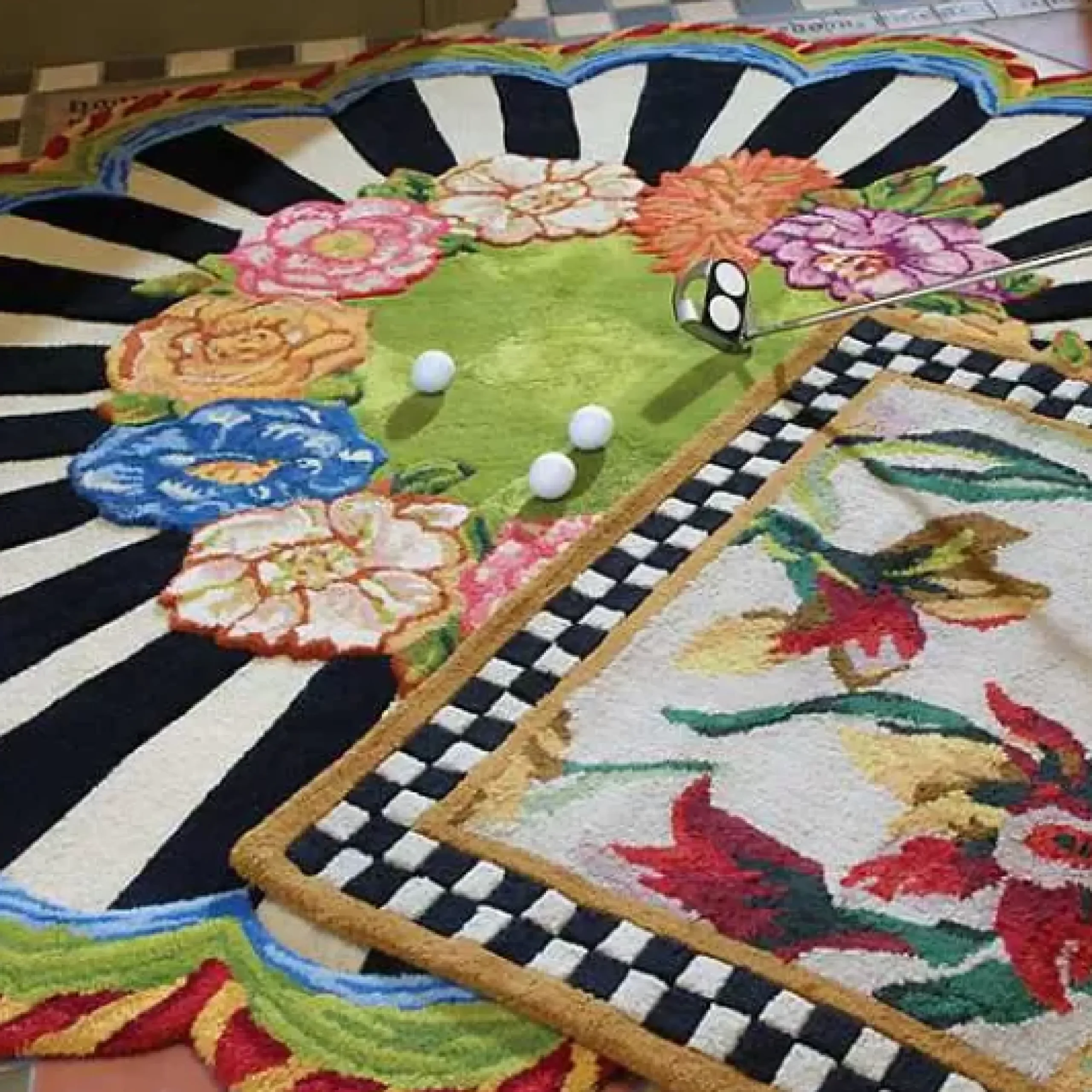 MacKenzie-Childs Cutting Garden 6' Round Rug< Rugs