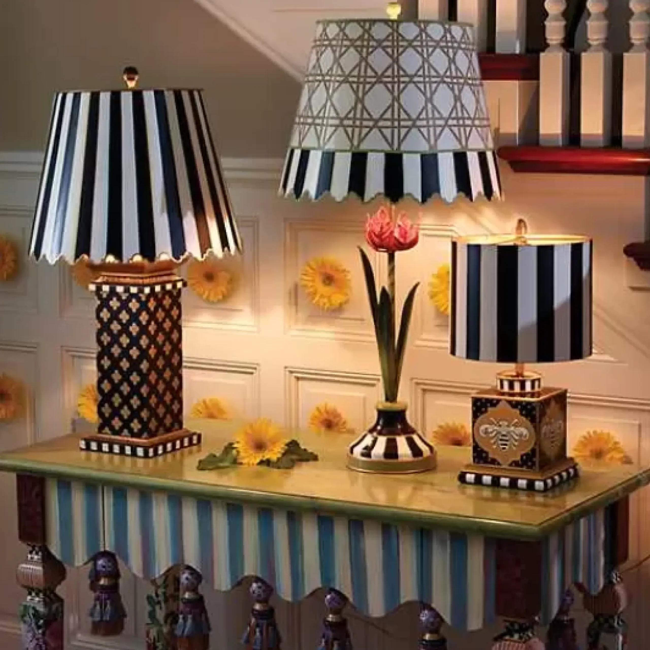 MacKenzie-Childs Queen Bee Lamp< Room Accents|Lighting