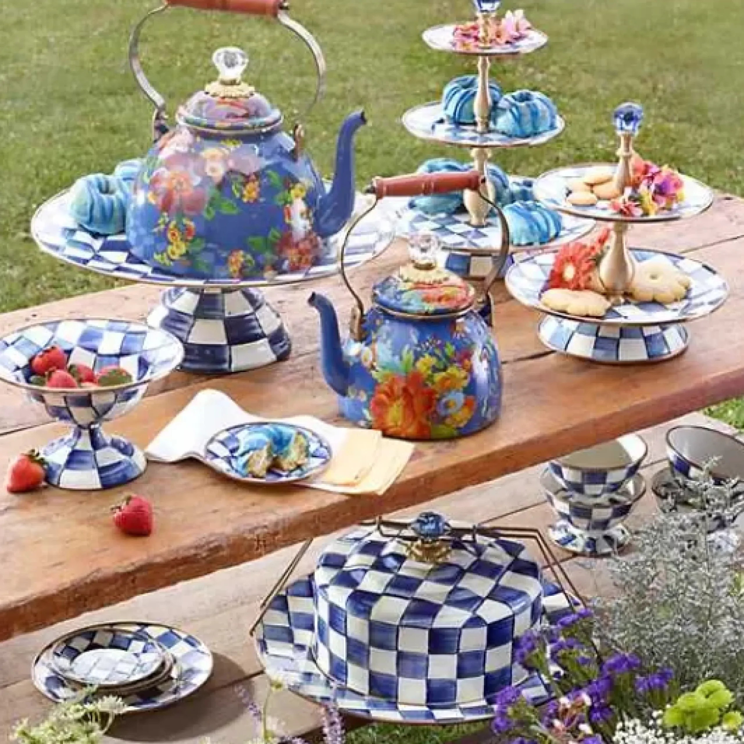 MacKenzie-Childs Royal Check Large Pedestal Platter< Serveware