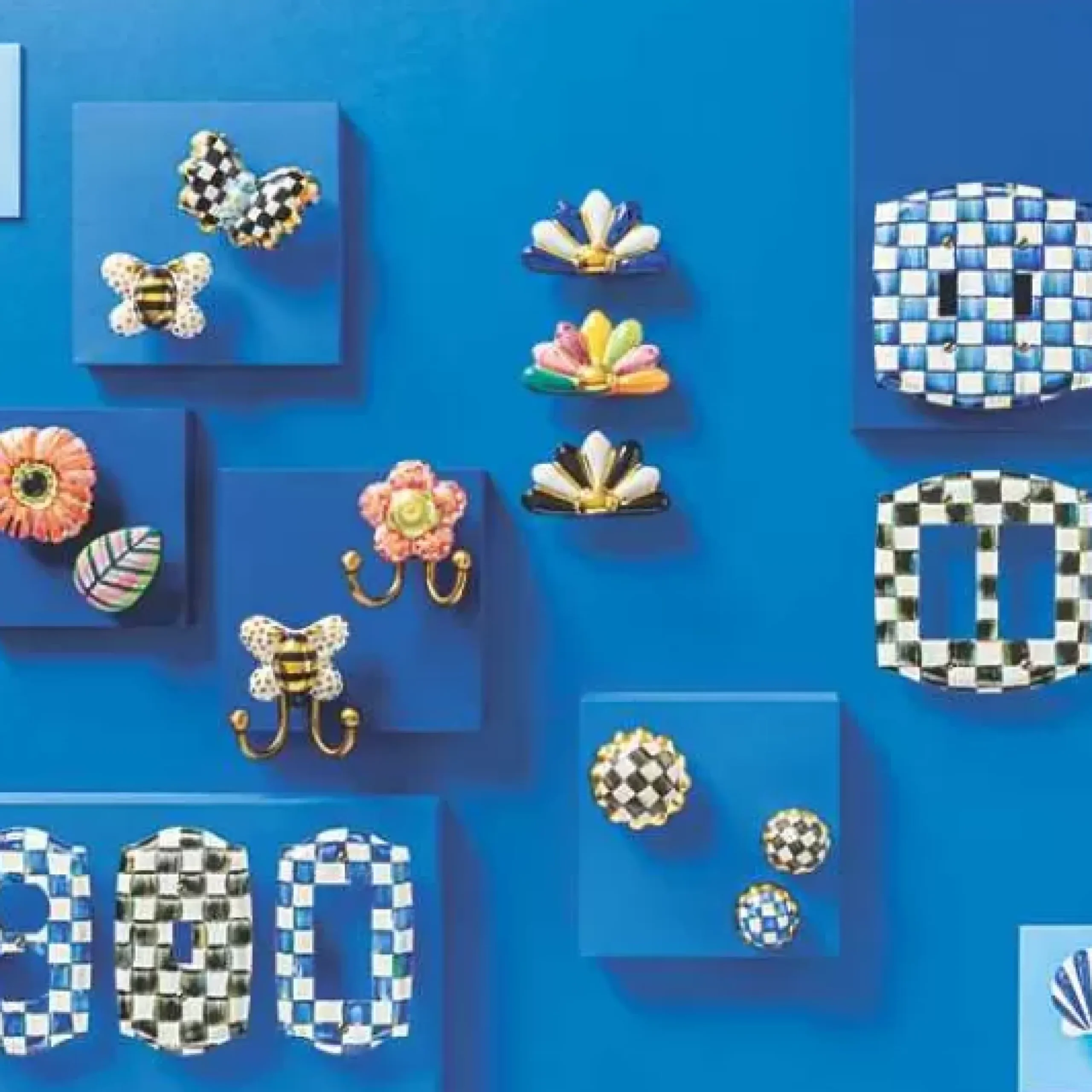 MacKenzie-Childs Royal Check Petit Four Round Knob< Finishing Touches|Room Accents