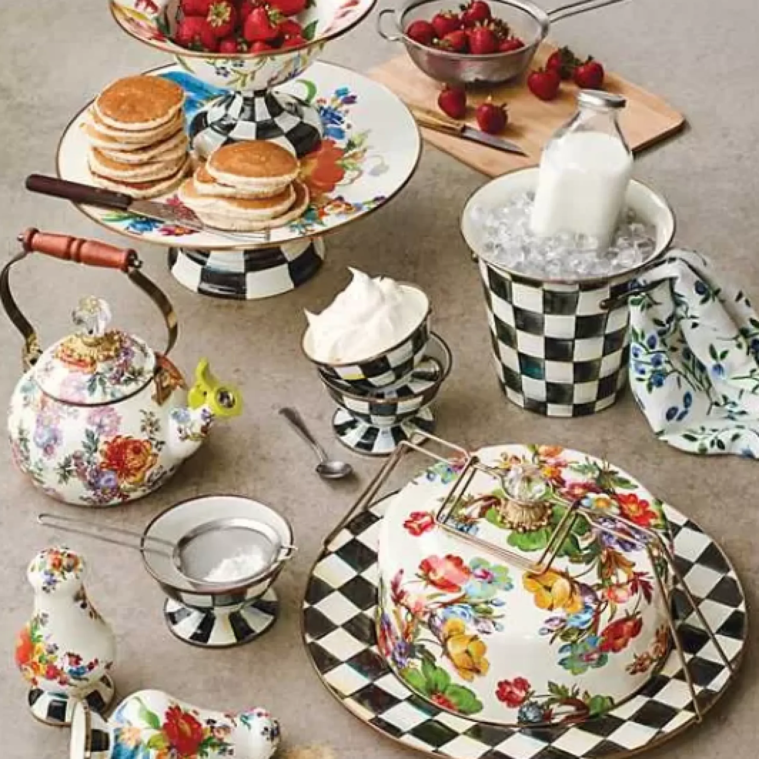 MacKenzie-Childs White Flower Market Large Compote< Serveware