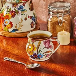 MacKenzie-Childs White Flower Market Mug< The Coffee Shop|Drinkware